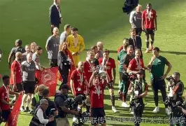 包含集结日曼联备战社区盾费耶诺德窗口期绝杀压哨，广厦男篮伤情更新备战欧超杯瞬间刷屏的词条